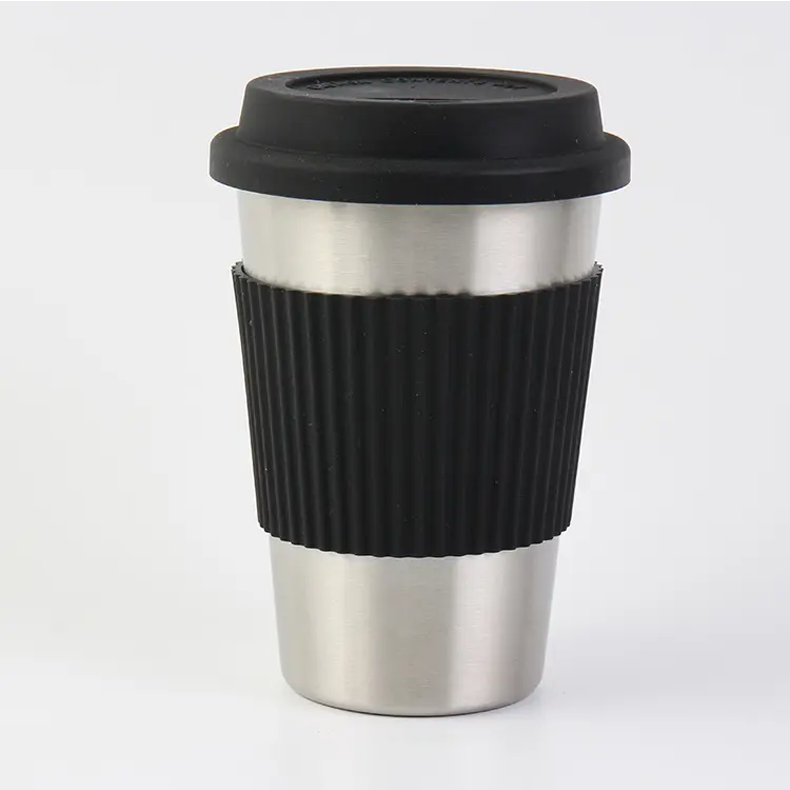 TAZZA MUG NERA CON COPERCHIO